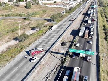 Cierran por 15 horas la autopista México-Querétaro, debido a la volcadura de una pipa de gas