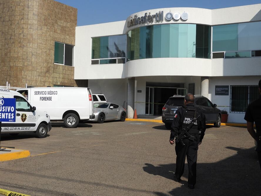 Personal de la Fiscalía acudió para iniciar las investigaciones y el Semefo hizo el levantamiento del cuerpo