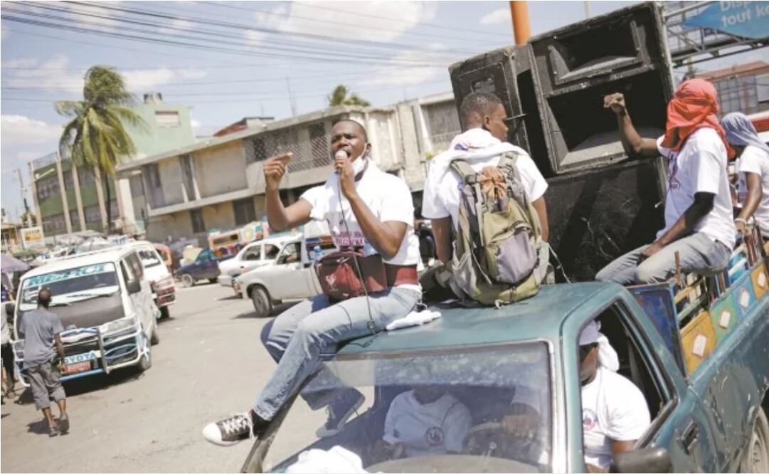 Voluntarios en una campaña sobre las recomendaciones y medidas contra el Covid-19 rondaron las calles de Puerto Príncipe, Haití, para informar a la población. Foto: ANDRÉS MARTÍNEZ. EL UNIVERSAL