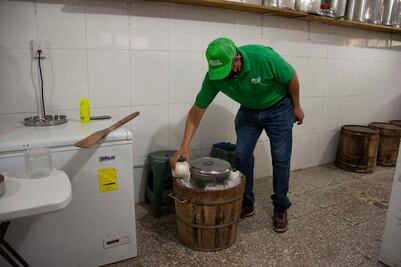 Escasez de hielo baja la producción de nieve 