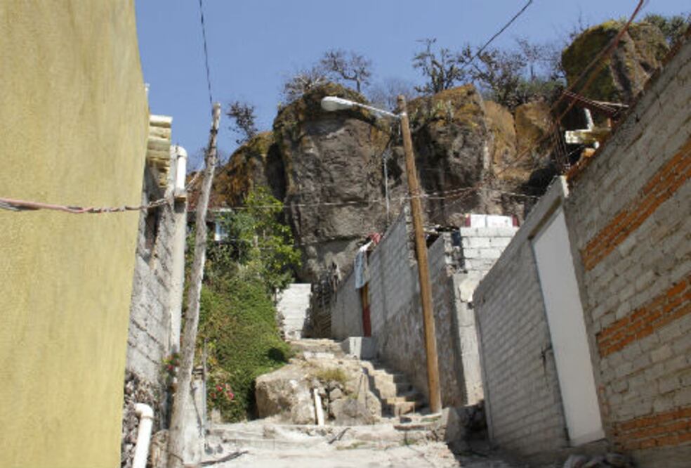 Define SJR trabajos de anclaje de rocas