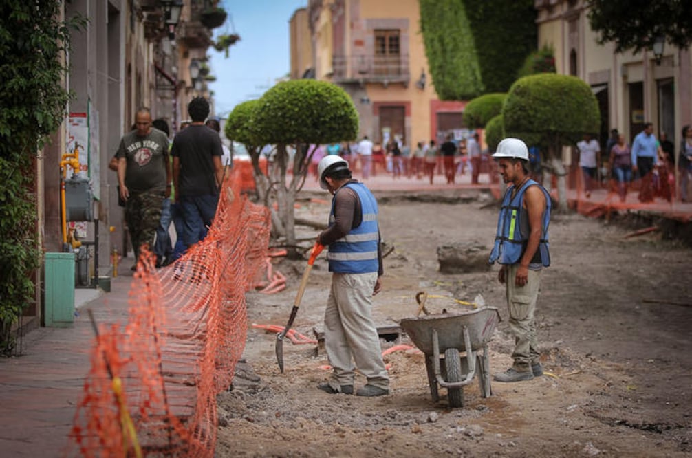 Arturo Rueda Zamora, líder de los comerciantes, dijo que ayer se presentó un amparo en contra de las obras municipales; agregó que los vecinos están de acuerdo con la rehabilitación de las avenidas (LUIS SÁNCHEZ. EL UNIVERSAL)
