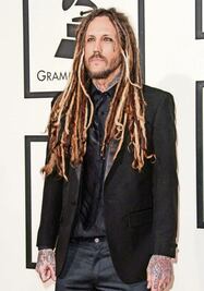 Guitarrista de Korn llama cobarde a Bennington