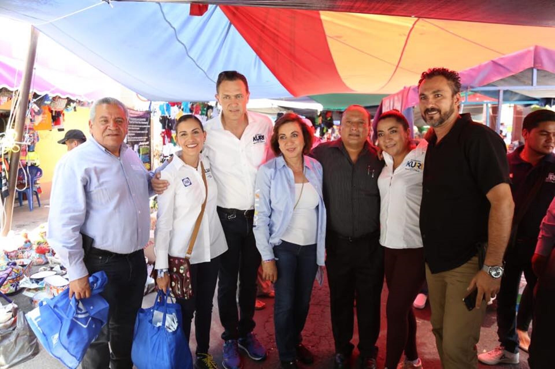 Candidatos de Acción Nacional entregan propuestas en el tianguis de Lomas de Casa Blanca