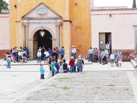 “Regresan porque el divino niñito les hace caso”