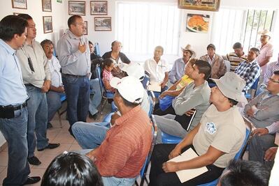 Ofrecen taller  sobre programas sociales
