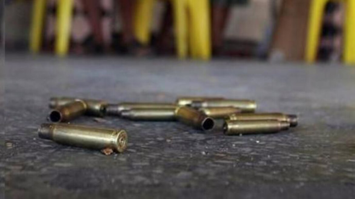 Matan de 16 balazos a un santero cuando cenaba hamburguesas con su esposa, en el Edomex