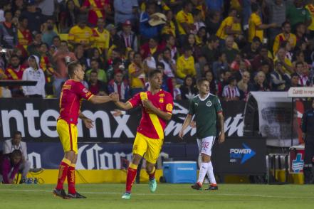 Doblete de Pizarro le da el triunfo a las Chivas