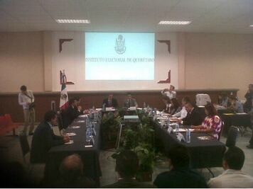 Atento IEQ a redistritación