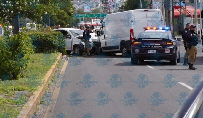 Persecución en Corregidora termina con seis detenidos, un vehículo recuperado y tres personas lesionadas