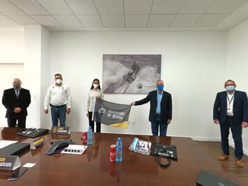 Donan 10 mil cubrebocas a gobierno capitalino