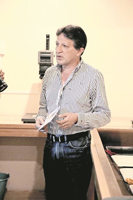 Miguel Ángel siguió los pasos de su padre en la fotografía y ahora compartirá sus saberes con las nuevas generaciones. (GONZALO IBAÑEZ. EL UNIVERSAL Y ARCHIVO ESTEBAN GALVÁN)