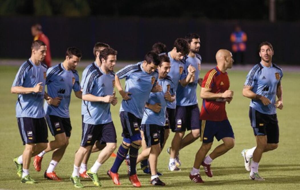 España, con fiesta en hotel a la mexicana