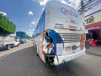 Tres heridos en choque de camiones de Qrobús