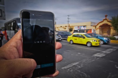 Llaman a regular el servicio de taxis