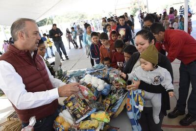 En El Marqués reparten juguetes en Día de Reyes   