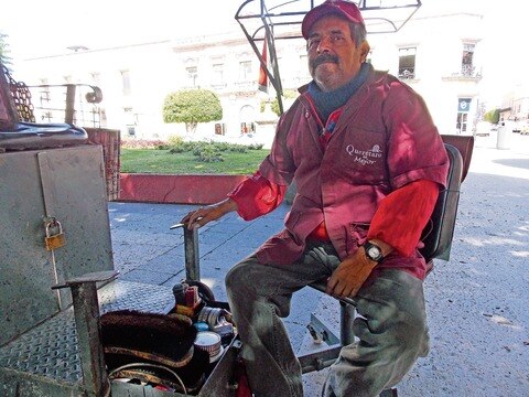 Boleros, "oficio en peligro de extinción"