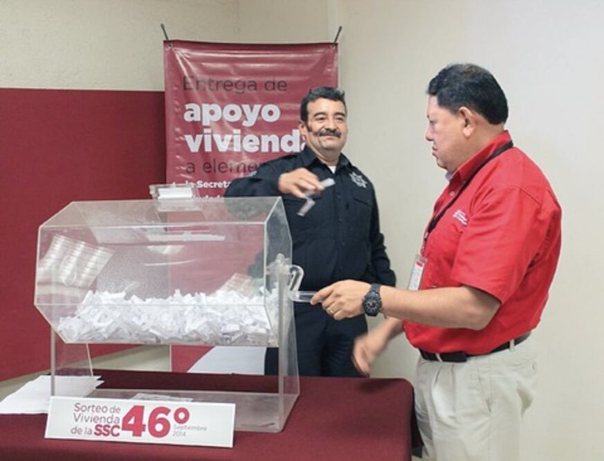 Realiza la SSC 46 sorteo de vivienda; detienen a hombre