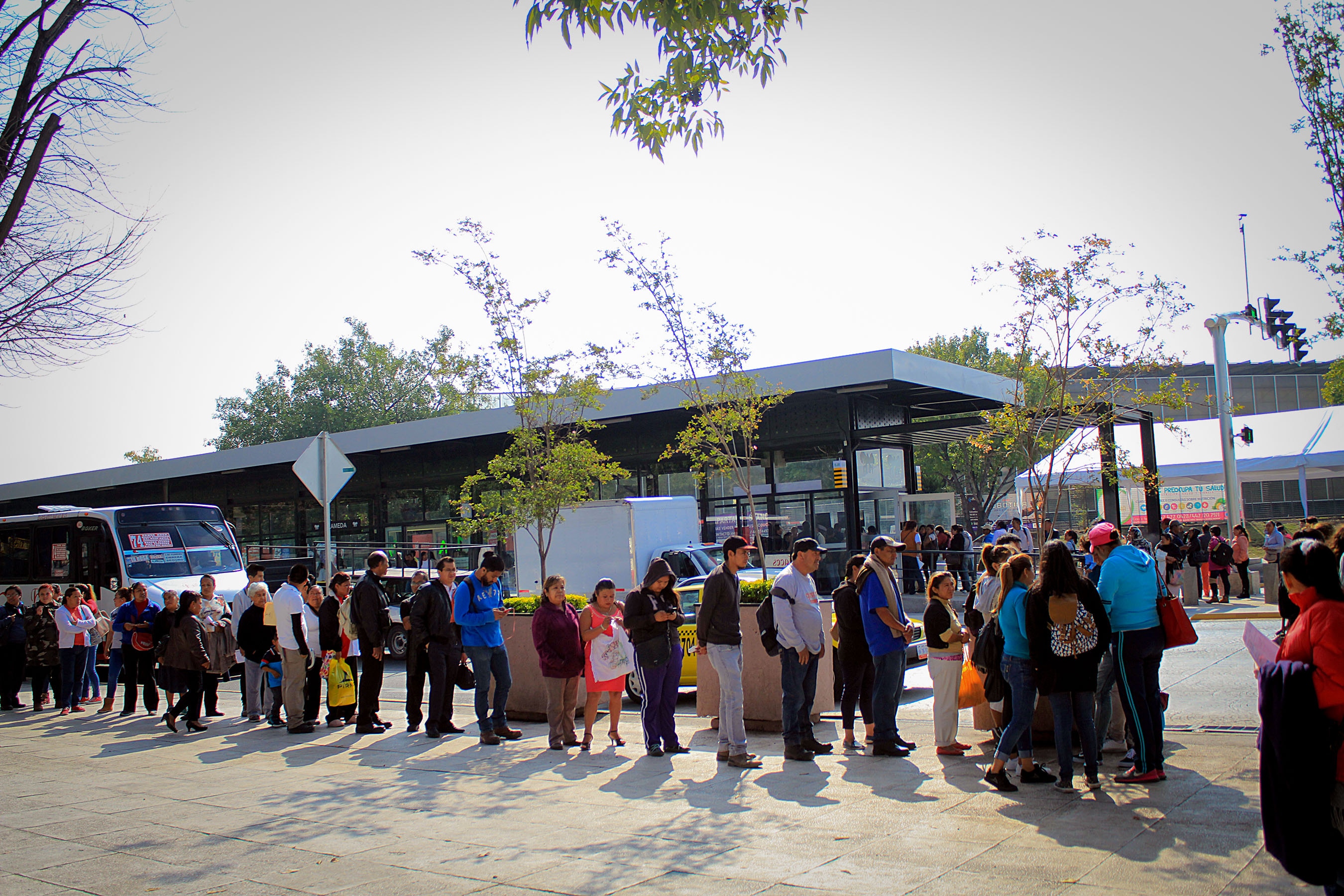 Protestan por cambios en rutas de autobuses