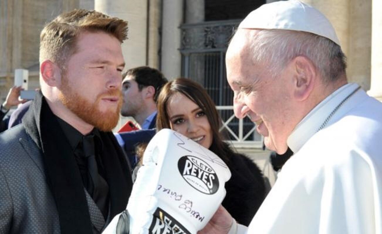 ‘Canelo’ Álvarez visita en El Vaticano al papa Francisco
