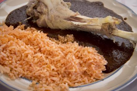 Güilo y pulque, tradiciones que la autoridad prohíbe 