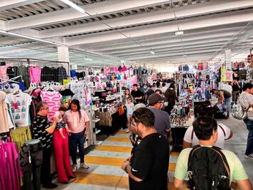 Comerciantes del tianguis de La Cruz superan ventas en Día de Reyes