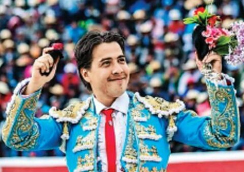 Corta 4 orejas en Perú