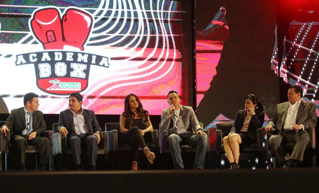 Mariana Juárez y Misael Rodríguez, en la presentación. (CONADE)