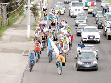 Con paseo ciclista, ONG pide apoyo