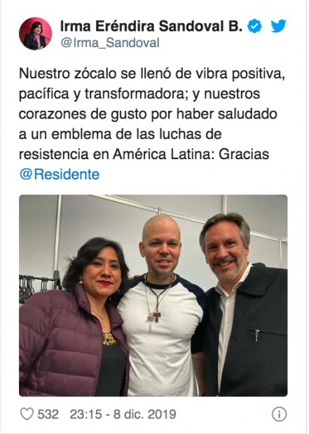Hijo de AMLO y secretaria presumen video en concierto de Residente