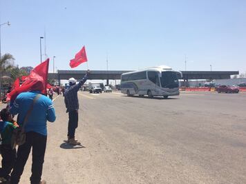 Antorchistas se manifiestan en caseta Palmillas