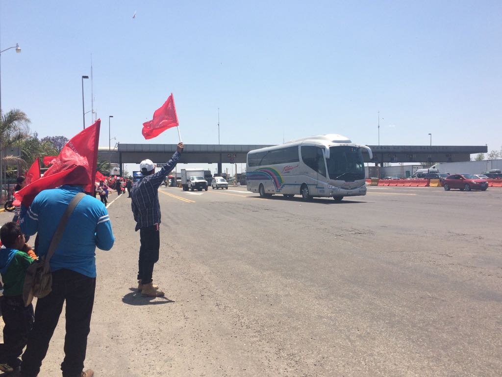 Antorchistas se manifiestan en caseta Palmillas