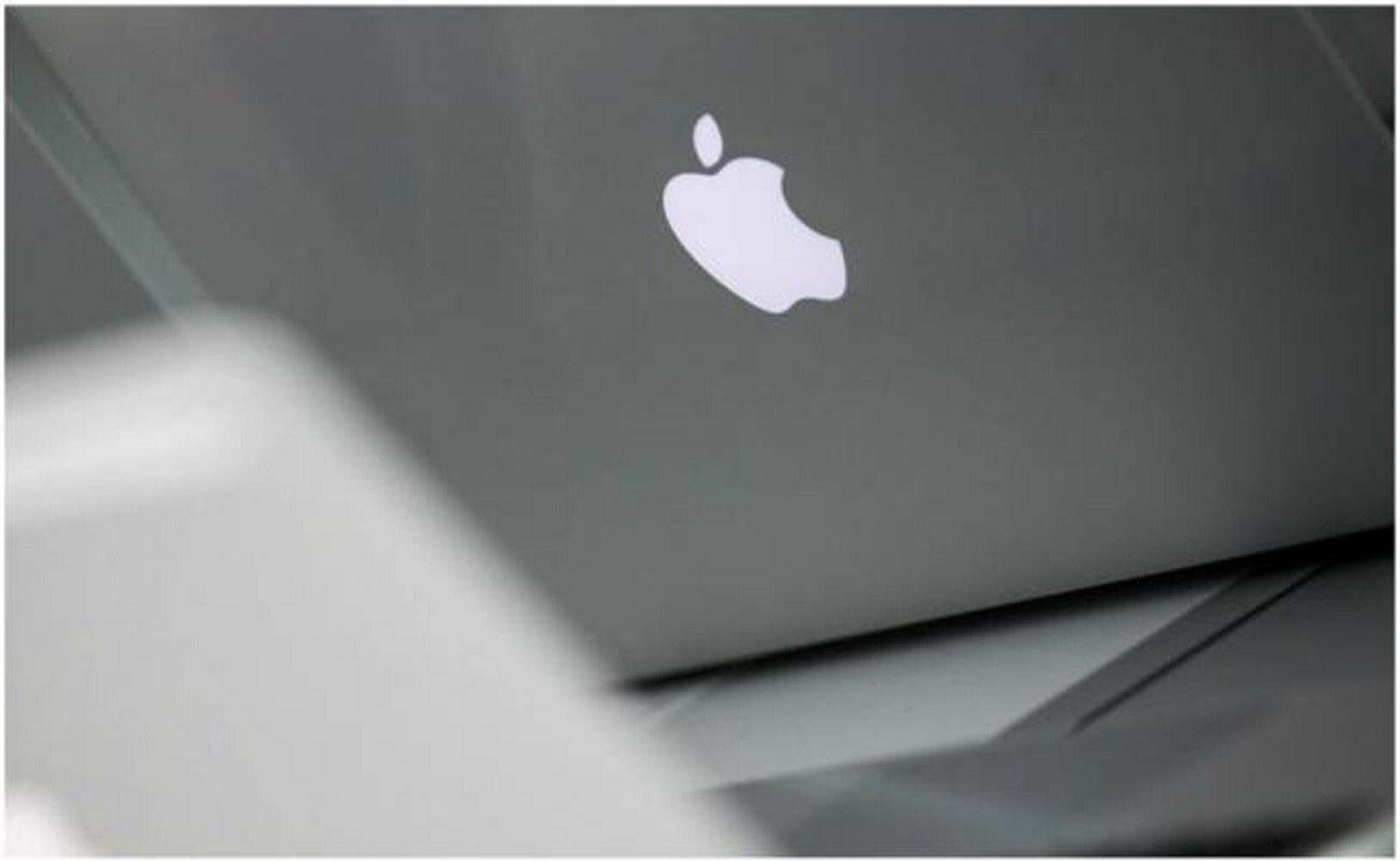 Para no caer en este tipo de estafas, se debe revisar el remitente, nunca abrir enlaces ni archivos cuando son correos desconocidos y buscar el contacto de la empresa en el sitio oficia
