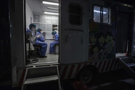 Sin tregua. En Hospital Covid se da una batalla por salvar vidas