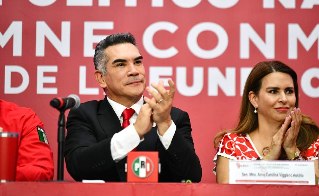 Alito Moreno y la secretaria general del PRI, la senadora Carolina Viggiano Austria, encabezaron la celebración por el aniversario 97 del PRI en el Auditorio Plutarco Elías Calles. Foto: Especial