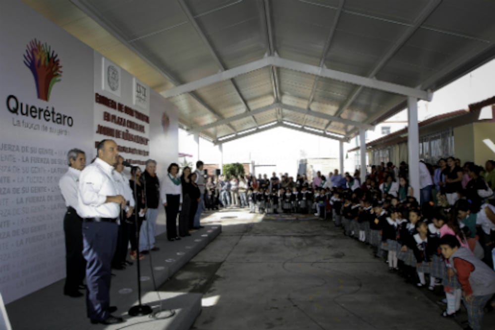 Entrega Loyola Vera arcotecho en Menchaca