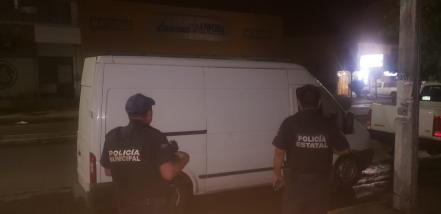 Policía Estatal rescata a 30 migrantes; viajaban en una camioneta 