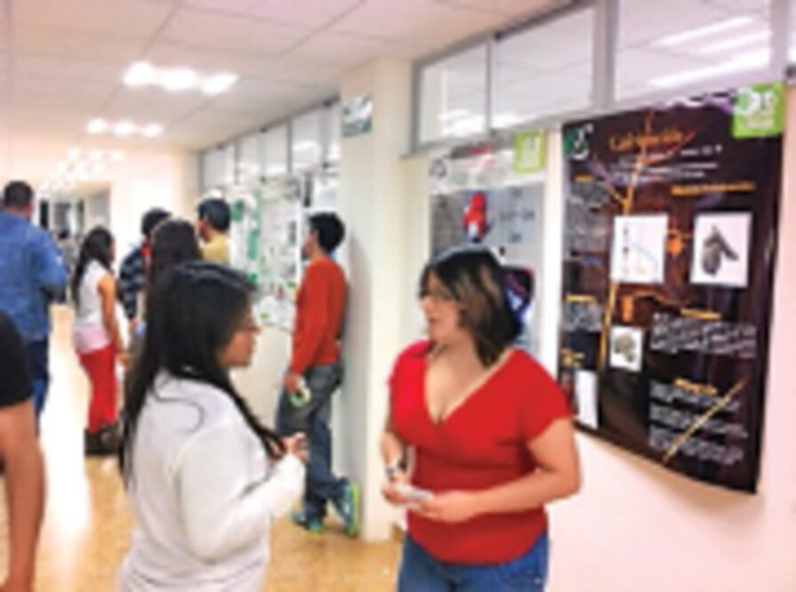 La UTQ capacita a estudiantes