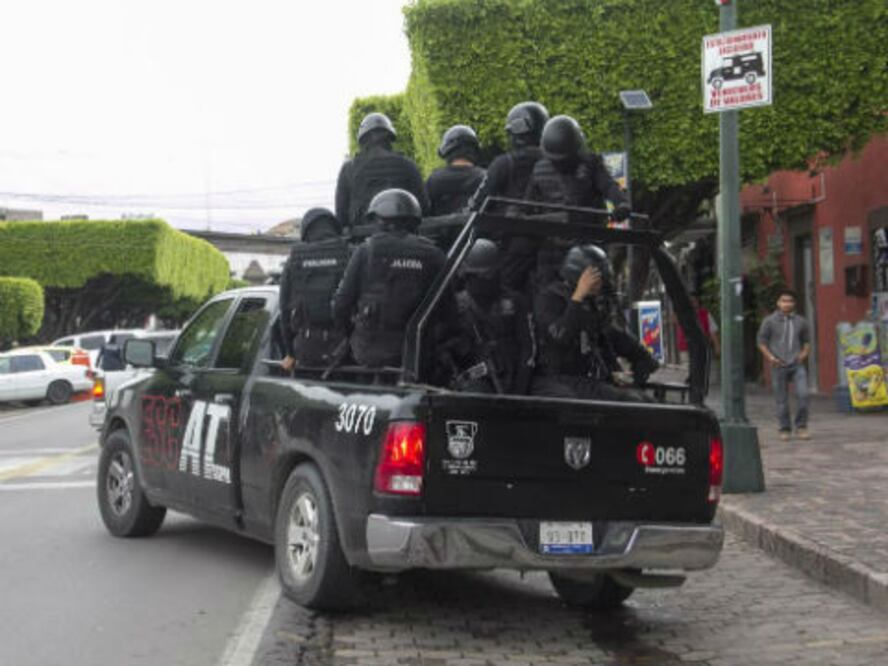 En activo policías agresores de Adolfo