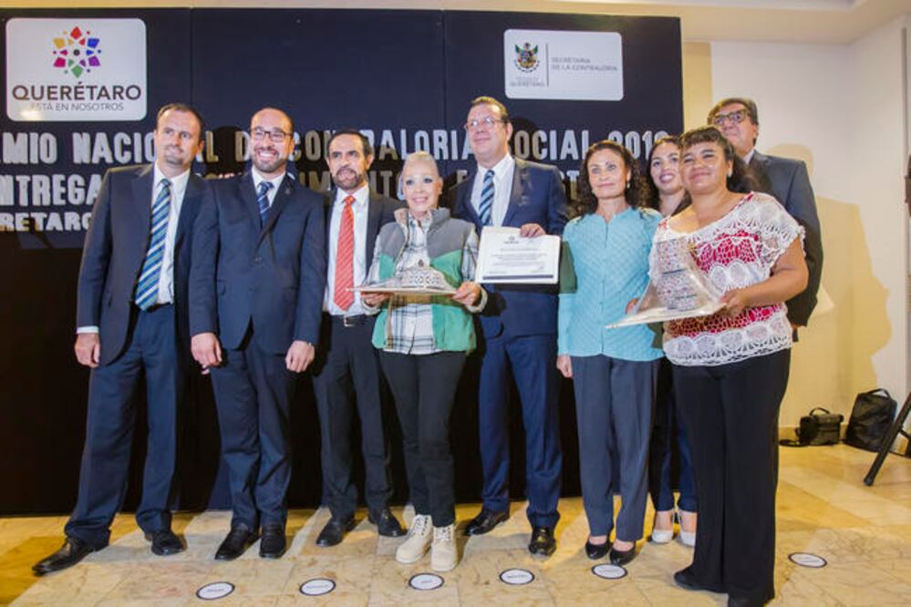 El comité de Contraloría Social que ganó el certamen estatal del Premio Nacional de Contraloría Social 2016, fue encabezado por Marisol Guillén (DEMIÁN CHÁVEZ. EL UNIVERSAL)