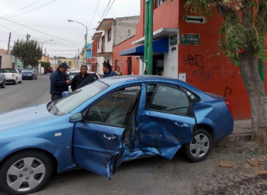 Deja choque tres lesionados