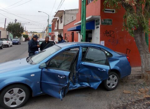 Deja choque tres lesionados