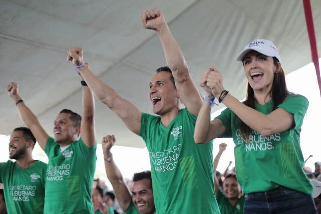 Ríos presencia partido de la Selección en Menchaca II