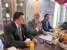 Trámites y costos ponen en jaque a  comercios queretanos