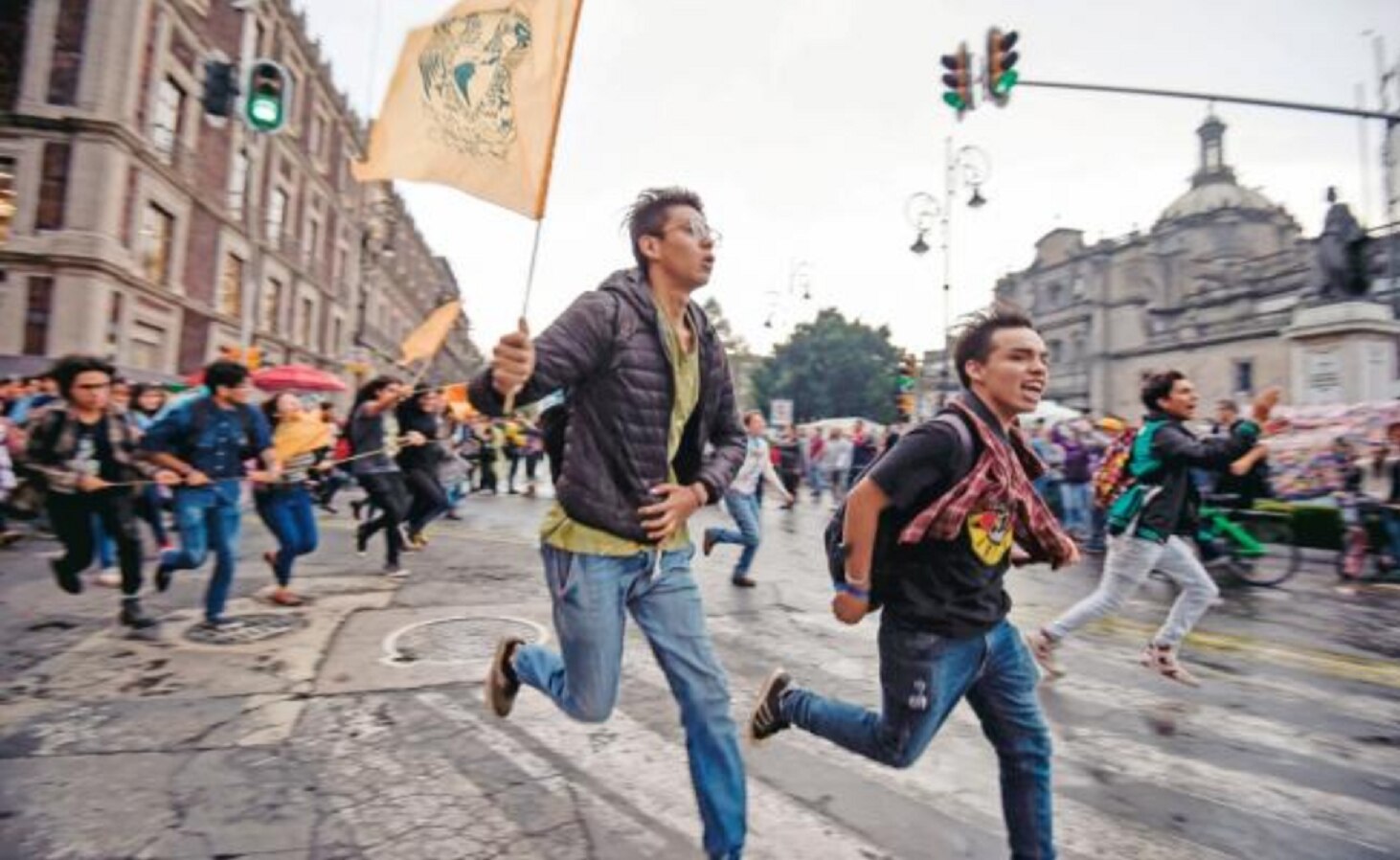 Jóvenes que participen en el movimiento estudiantil podrán consultar los protocolos de actuación difundidos en un manual de seguridad. (ARCHIVO EL UNIVERSAL)