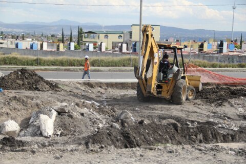 Retrasa constructora entrega de obras en Avenida la Luz