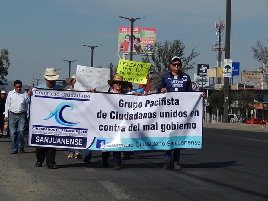 Habitantes del municipio de San Juan del Río también se sumaron a la convocatoria contra el precio de los combustibles. (MARTHA ROMERO. EL UNIVERSAL)