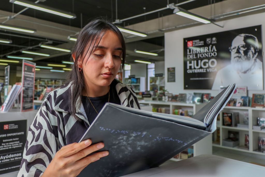 Anuncian venta nocturna en la librería Hugo Gutiérrez Vega