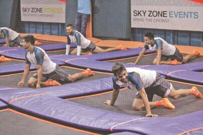 Gallos Blancos tiene peculiar entrenamiento "a los brincos"