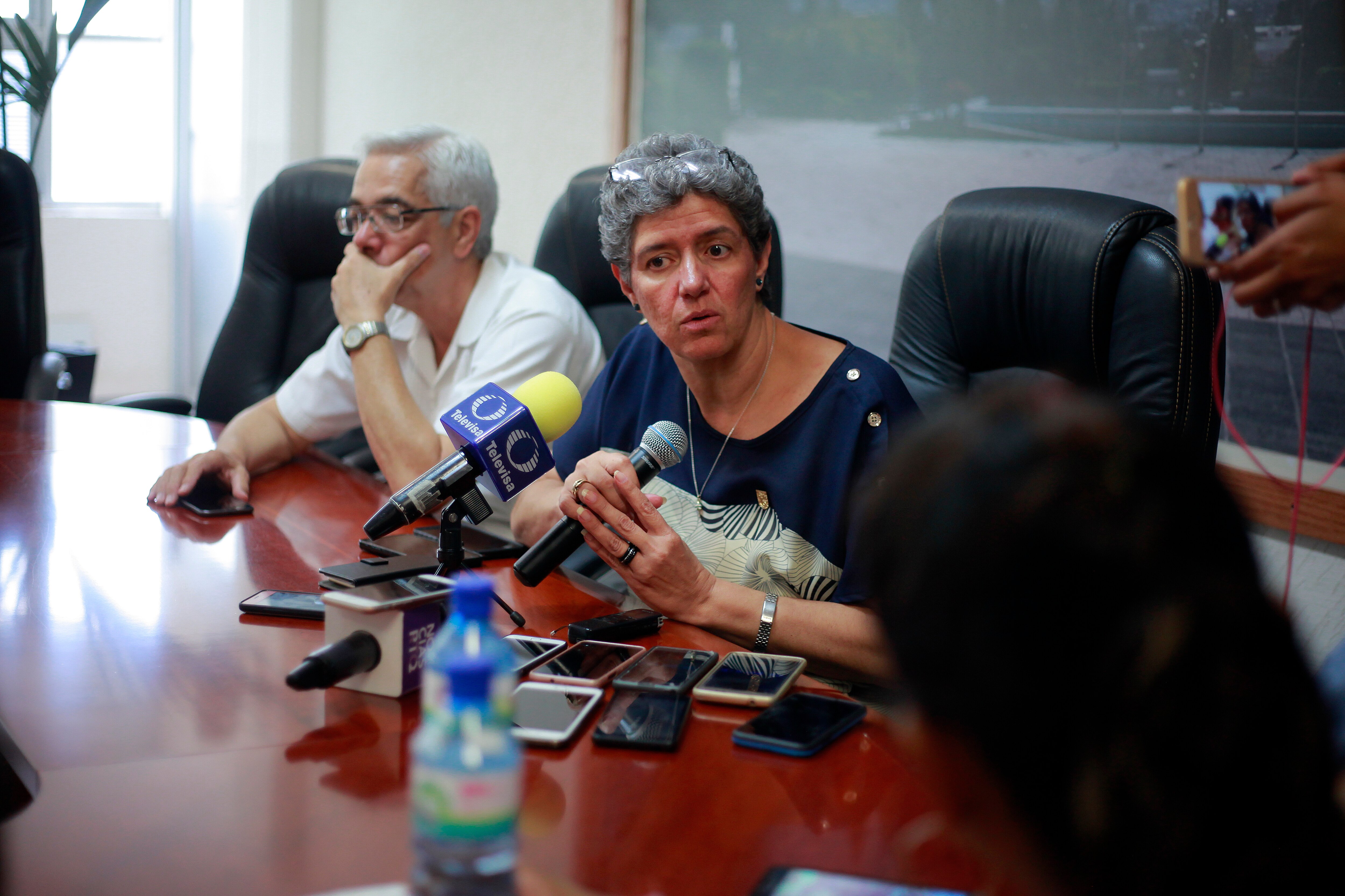 Rectora planea disminuir su salario